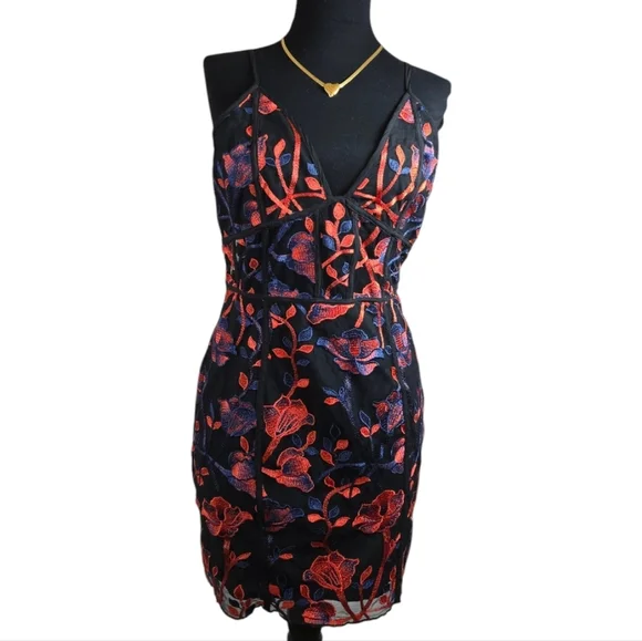 Tobi Rose Black Multi Embroidered Bodycon Dress, Size Medium - Picture 4 of 6